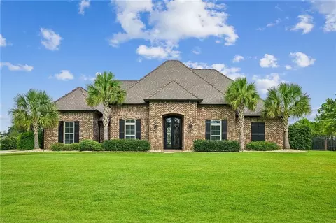 900 Pine Wild Cir, Madisonville, LA 70447