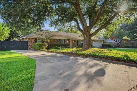 1908 Choctaw Dr, Alexandria, LA 71301