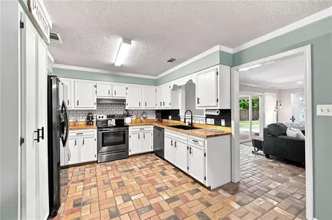 Kitchen - 16267 Black Mud Rd, Walker, LA 70785 photo 3 of 3