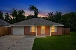 556 Magnolia Ave, Laplace, LA 70068