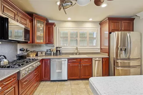 Kitchen - 200 Ranger Pl, Slidell, LA 70458 photo 2 of 3