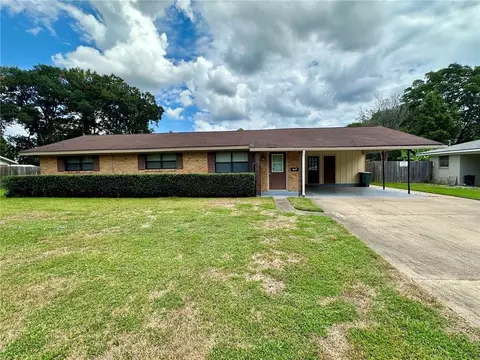 1813 Plantation Dr, Alexandria, LA 71301