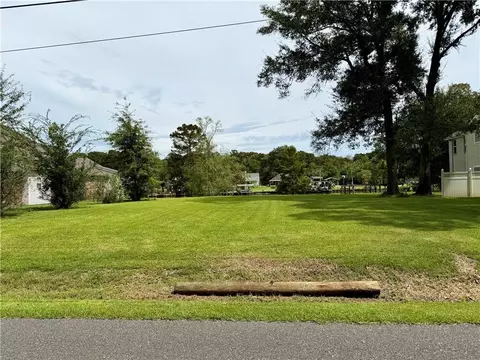 13322 Bayou Terrace Dr, Saint Amant, LA 70774