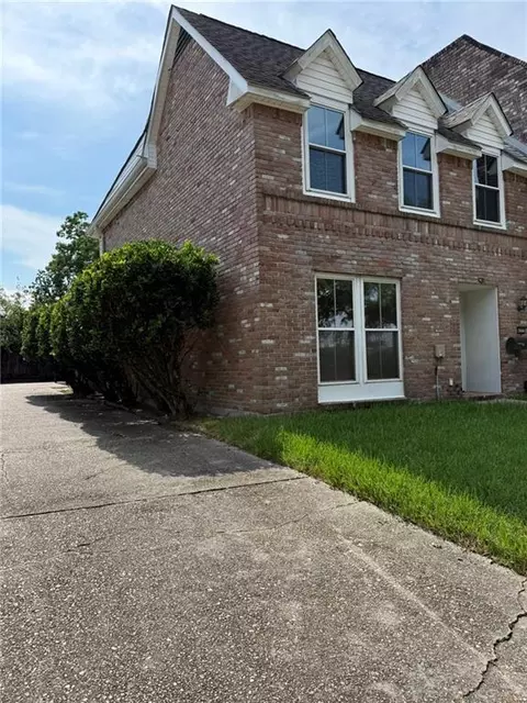 4335 Woodland Dr, New Orleans, LA 70131