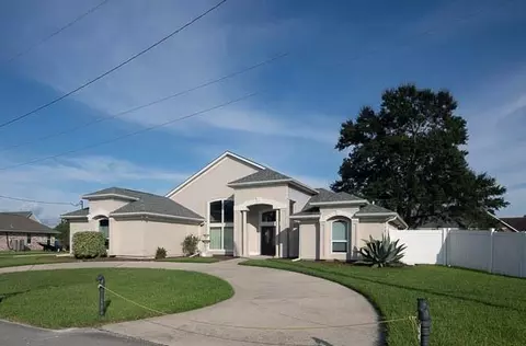 Exterior - 513 Maryland Dr, Luling, LA 70070 photo 2 of 7