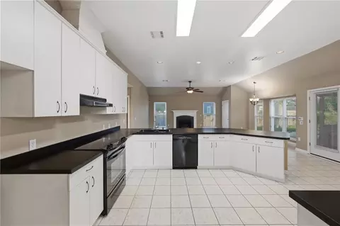 Kitchen - 513 Maryland Dr, Luling, LA 70070 photo 1 of 2