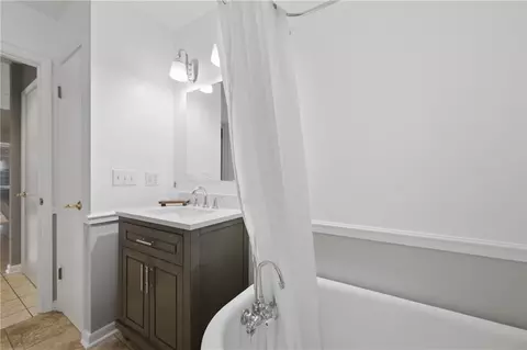 Bath - 513 Maryland Dr, Luling, LA 70070 photo 3 of 3