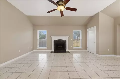 Living - 513 Maryland Dr, Luling, LA 70070 photo 4 of 6