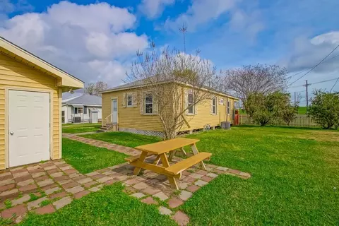 Exterior - 12563 River Rd, Luling, LA 70070 photo 6 of 11