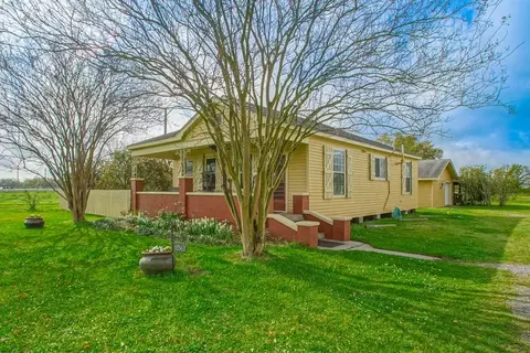 Exterior - 12563 River Rd, Luling, LA 70070 photo 2 of 11