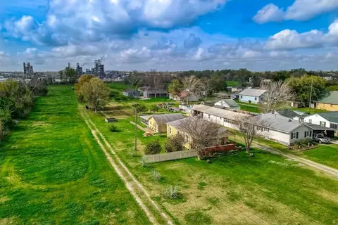 View/Area - 12563 River Rd, Luling, LA 70070 photo 1 of 4