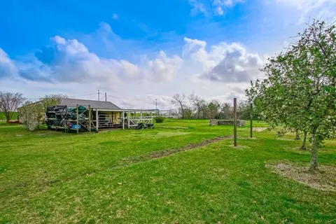 Exterior - 12563 River Rd, Luling, LA 70070 photo 9 of 11
