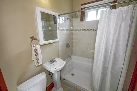 Bath - 12563 River Rd, Luling, LA 70070 photo 1 of 3