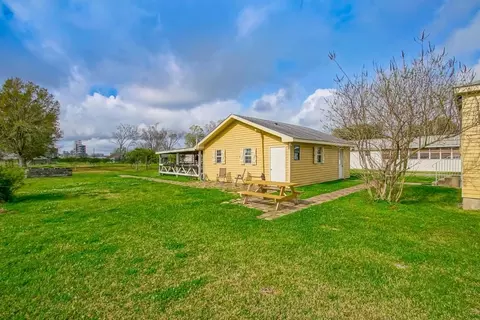 Exterior - 12563 River Rd, Luling, LA 70070 photo 8 of 11