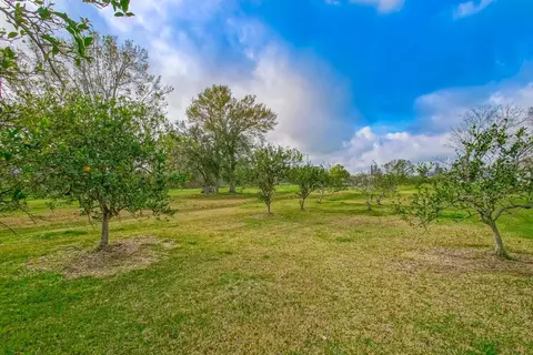 Exterior - 12563 River Rd, Luling, LA 70070 photo 7 of 11