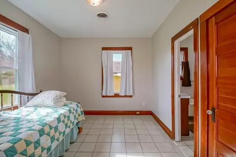 Bedroom - 12563 River Rd, Luling, LA 70070 photo 2 of 3