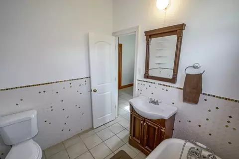 Bath - 12563 River Rd, Luling, LA 70070 photo 3 of 3