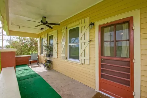 Exterior - 12563 River Rd, Luling, LA 70070 photo 3 of 11