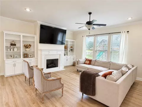 Living - 362 Saw Grass Loop, Covington, LA 70435 photo 1 of 3