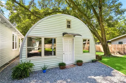Exterior - 424 E Magee St, Covington, LA 70433 photo 8 of 13