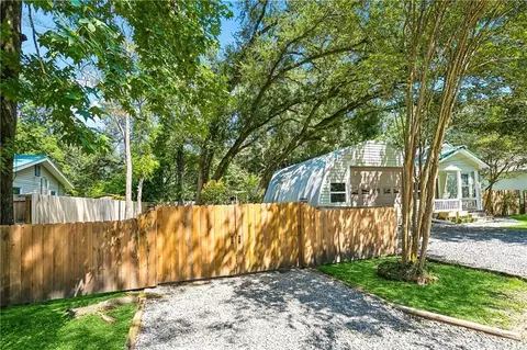 Exterior - 424 E Magee St, Covington, LA 70433 photo 4 of 13