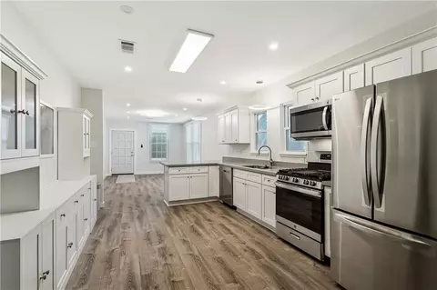Entry Way - 424 E Magee St, Covington, LA 70433 photo 1 of 3