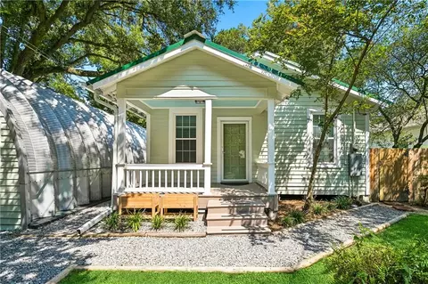 Exterior - 424 E Magee St, Covington, LA 70433 photo 2 of 13