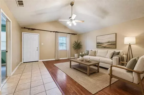 Living - 2022 Oriole St, Slidell, LA 70460 photo 1 of 7