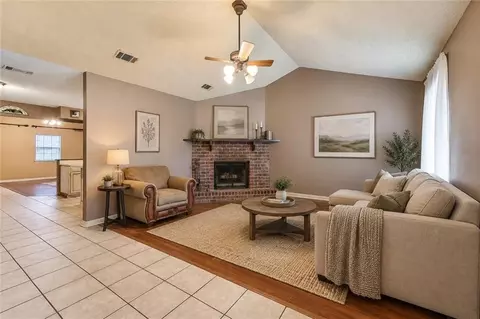 Living - 2022 Oriole St, Slidell, LA 70460 photo 3 of 7