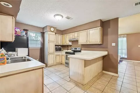 Kitchen - 2022 Oriole St, Slidell, LA 70460 photo 1 of 2