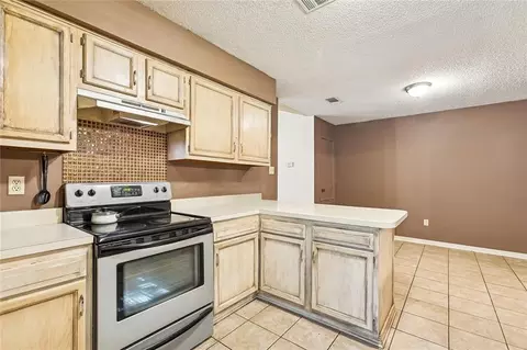 Kitchen - 2022 Oriole St, Slidell, LA 70460 photo 2 of 2