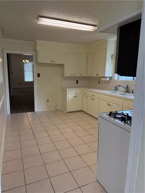 Kitchen - 507 E Thomas St, Hammond, LA 70401 photo 1 of 2