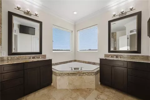 Bath - 118 Lac Segnette Dr, Luling, LA 70070 photo 1 of 5