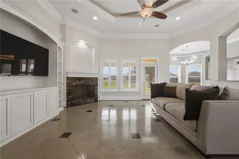 Living - 118 Lac Segnette Dr, Luling, LA 70070 photo 2 of 4
