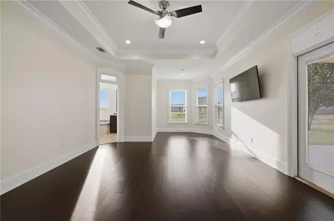 Living - 118 Lac Segnette Dr, Luling, LA 70070 photo 3 of 4