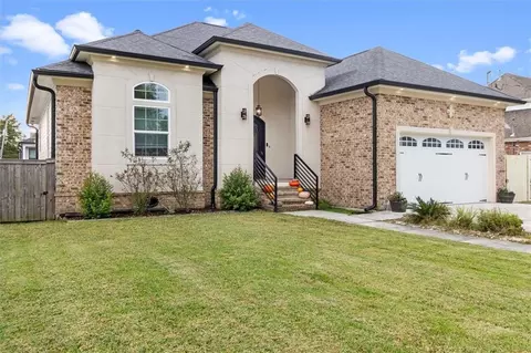 3271 Elmwood Park Dr, New Orleans, LA 70114