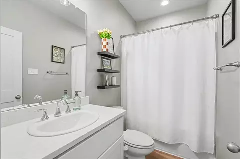 Bath - 72656 Robindale Dr, Covington, LA 70435 photo 2 of 2