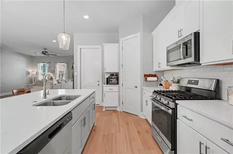 Kitchen - 72656 Robindale Dr, Covington, LA 70435 photo 3 of 3