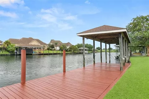 Exterior - 80 Inlet Dr, Slidell, LA 70458 photo 4 of 7