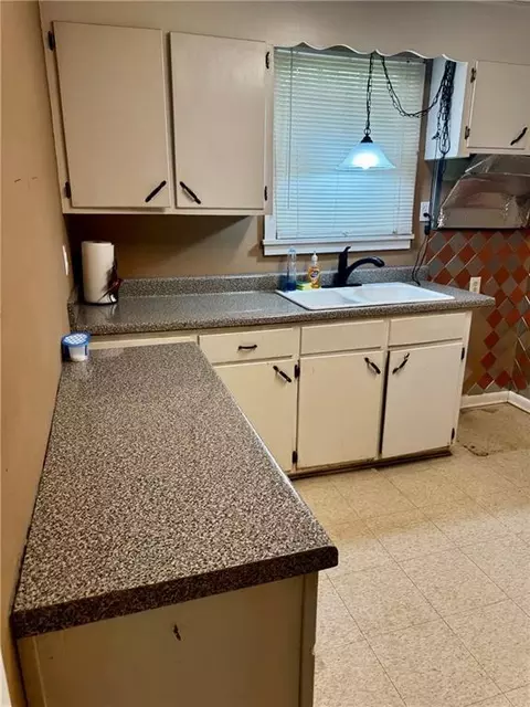 Kitchen - 72196 E 7th St, Covington, LA 70433 photo 1 of 1