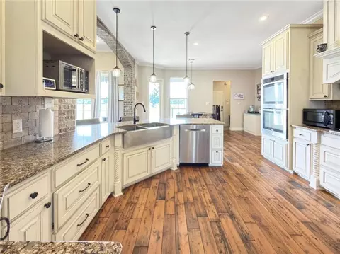 Kitchen - 19386 Highway 111, Evans, LA 70639 photo 1 of 2