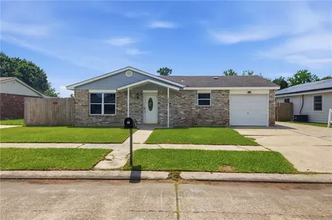 370 Hester Dr, Laplace, LA 70068