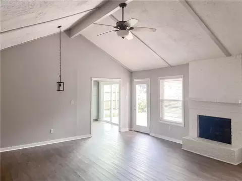 Living - 1433 Sunset Dr, Slidell, LA 70460 photo 2 of 3