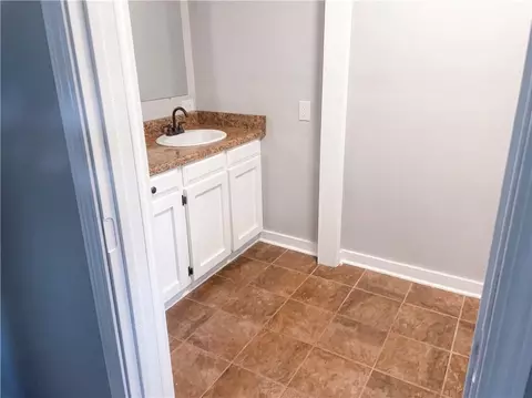 Bath - 1433 Sunset Dr, Slidell, LA 70460 photo 1 of 4