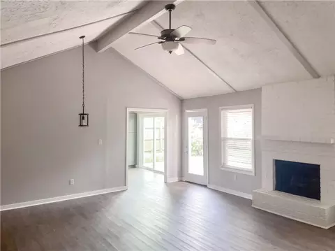 Living - 1433 Sunset Dr, Slidell, LA 70460 photo 2 of 3