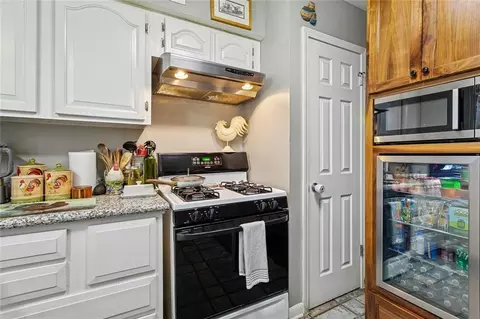 Kitchen - 107-109 Beech St, Covington, LA 70433 photo 2 of 2