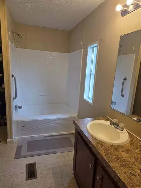 Bath - 204 Pinehazel Dr, Slidell, LA 70461 photo 2 of 2