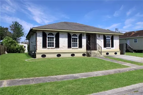 4965 Sandalwood St, New Orleans, LA 70127