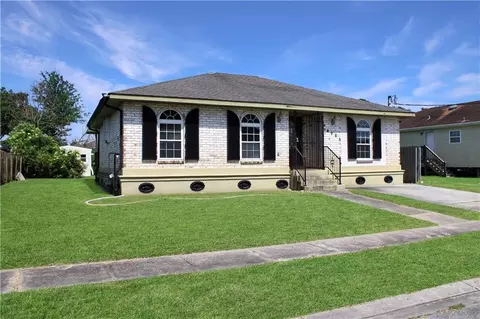 4965 Sandalwood St, New Orleans, LA 70127