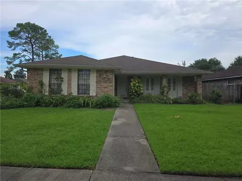 2725 W Friendship Dr, Harvey, LA 70058